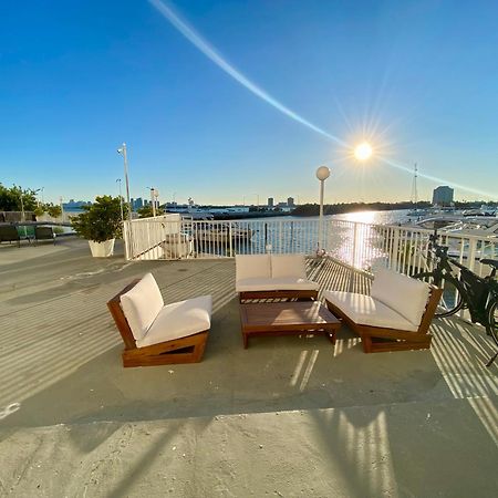 Luxurious Remodeled Direct Waterfront Apartment With Miami Skyline View And Outdoor Terrace Free Parking 5Min Drive To 마이애미 비치 외부 사진