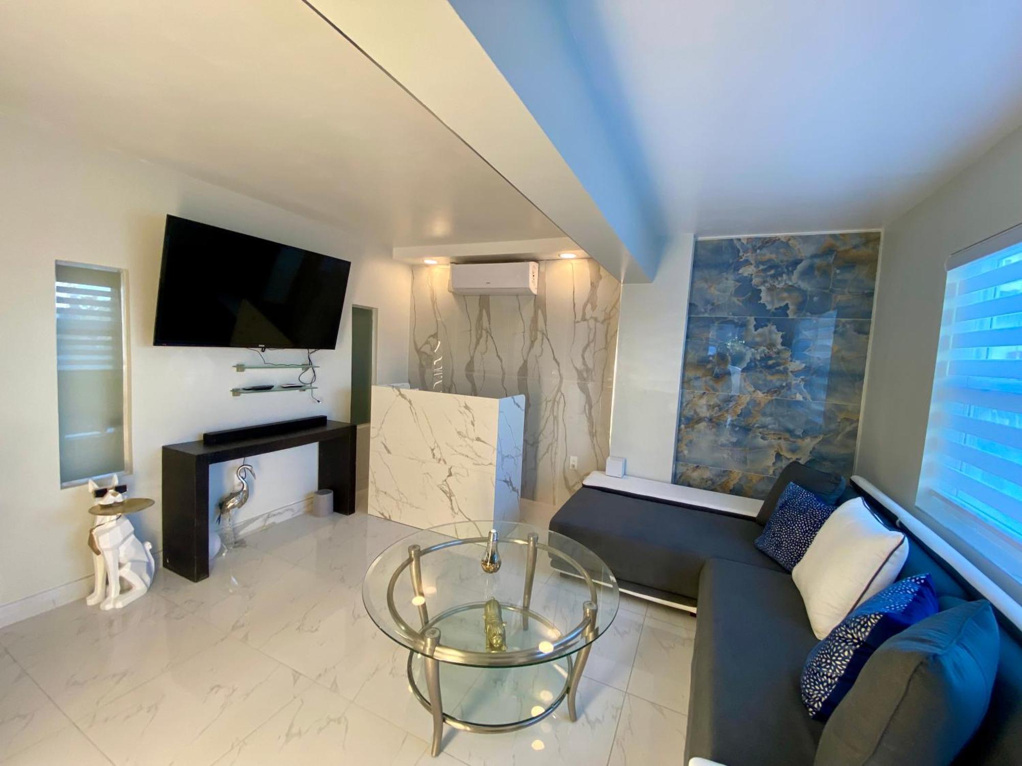Luxurious Remodeled Direct Waterfront Apartment With Miami Skyline View And Outdoor Terrace Free Parking 5Min Drive To 마이애미 비치 외부 사진