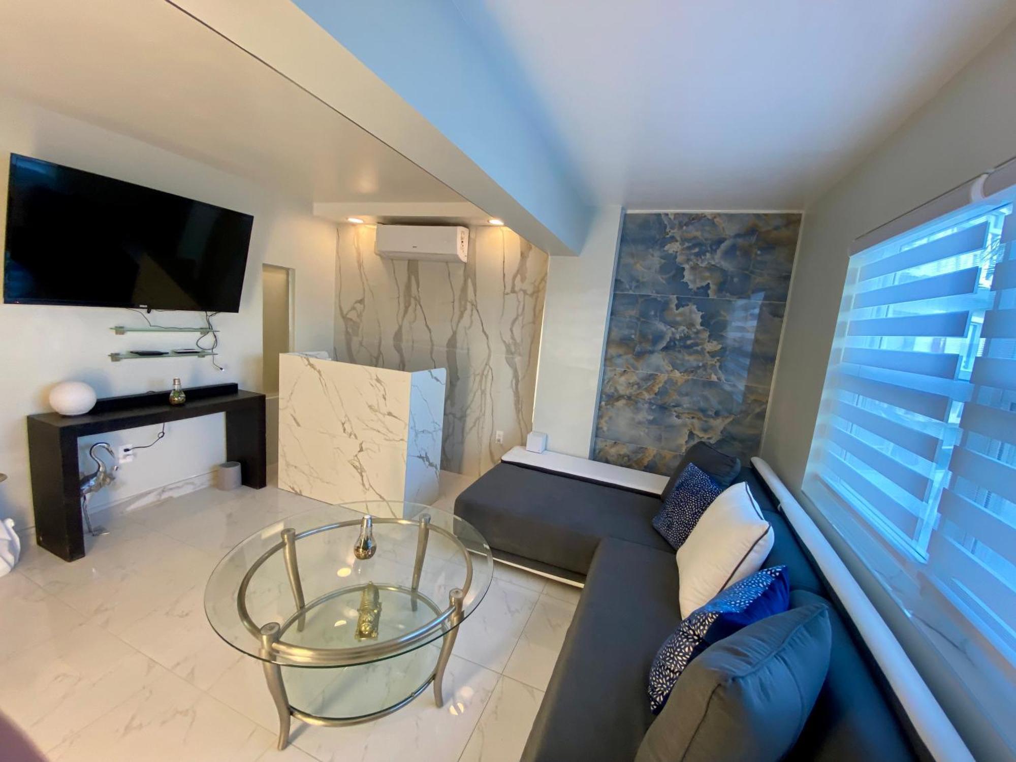 Luxurious Remodeled Direct Waterfront Apartment With Miami Skyline View And Outdoor Terrace Free Parking 5Min Drive To 마이애미 비치 외부 사진