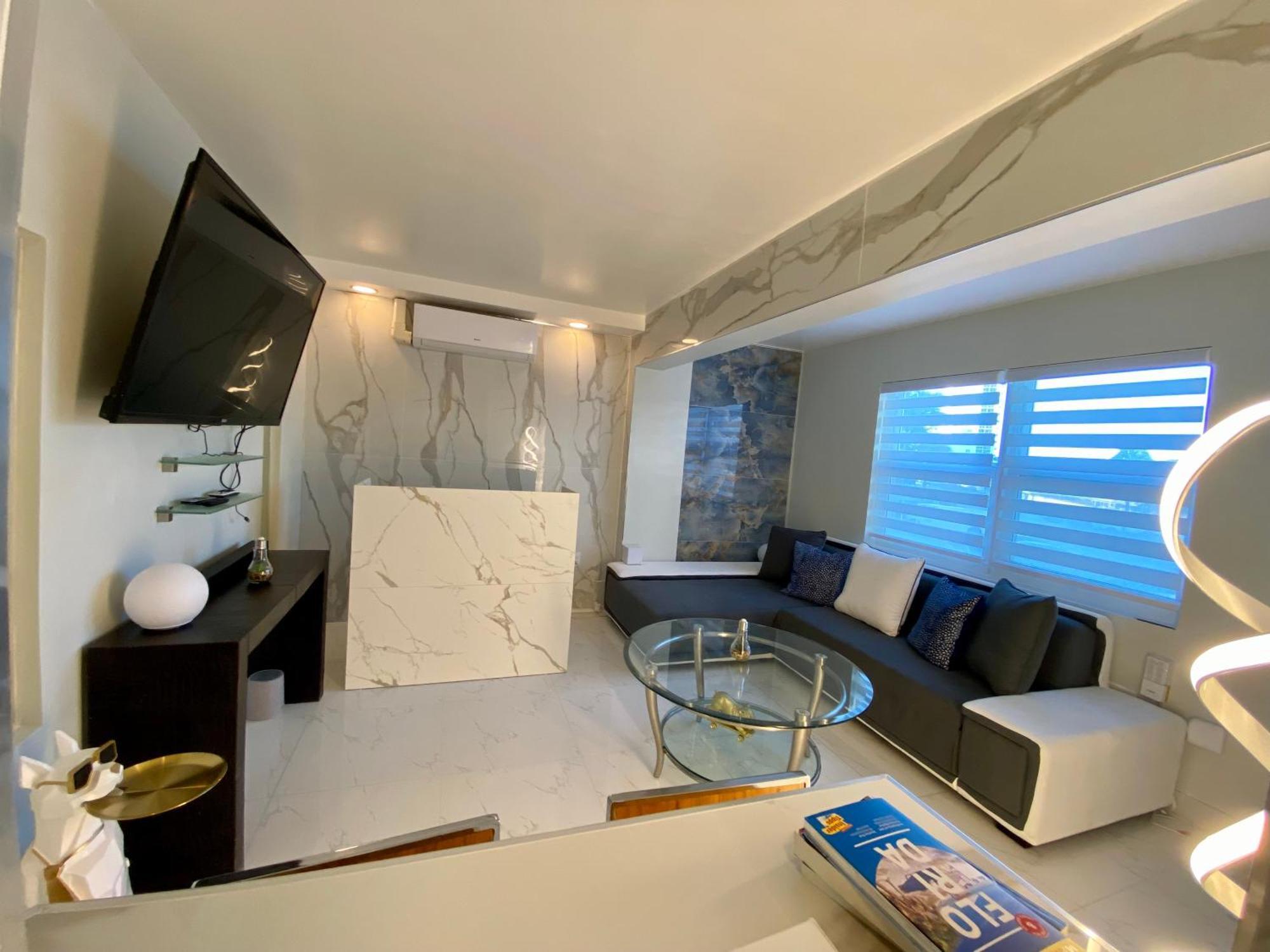 Luxurious Remodeled Direct Waterfront Apartment With Miami Skyline View And Outdoor Terrace Free Parking 5Min Drive To 마이애미 비치 외부 사진