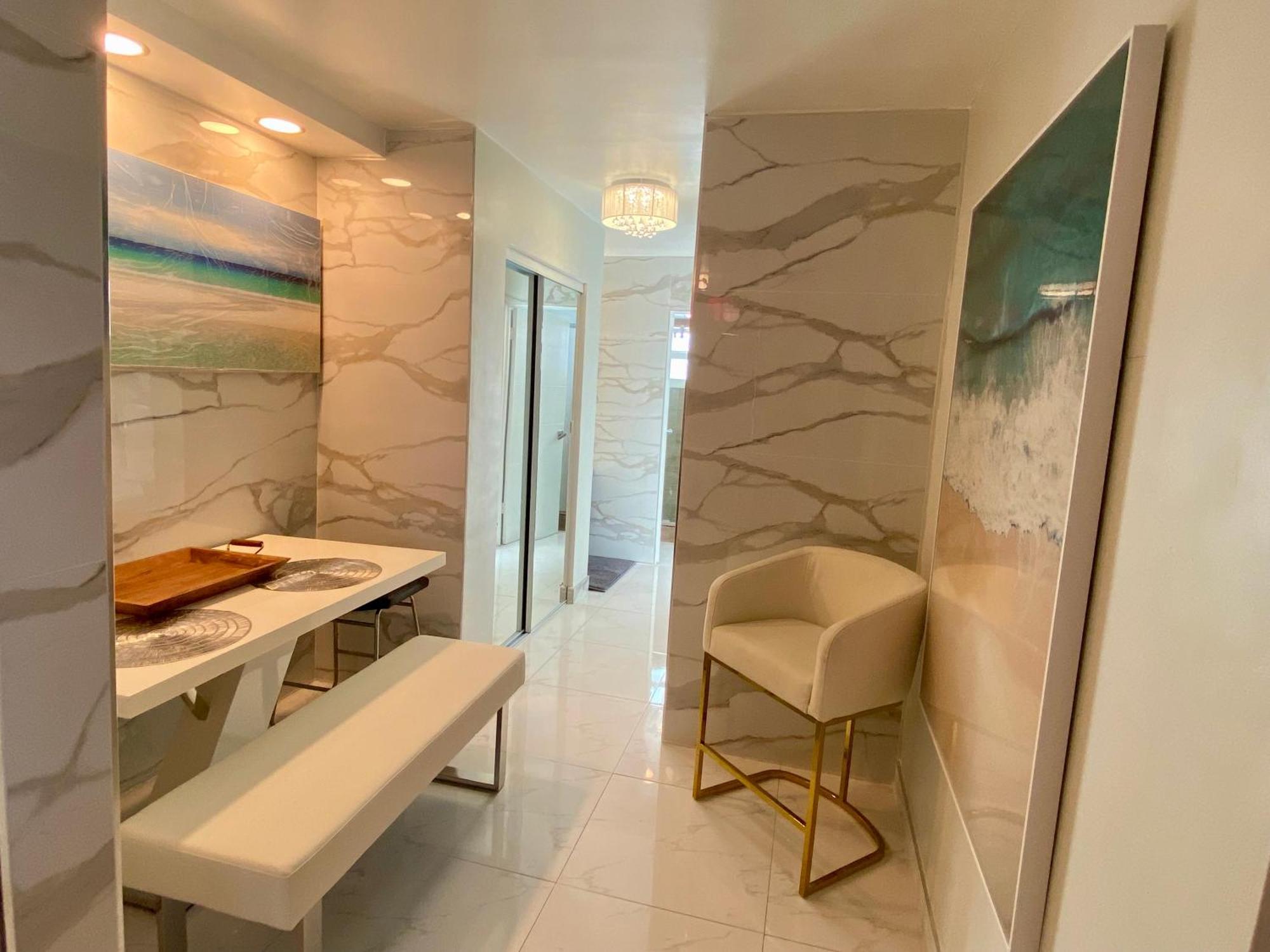 Luxurious Remodeled Direct Waterfront Apartment With Miami Skyline View And Outdoor Terrace Free Parking 5Min Drive To 마이애미 비치 외부 사진
